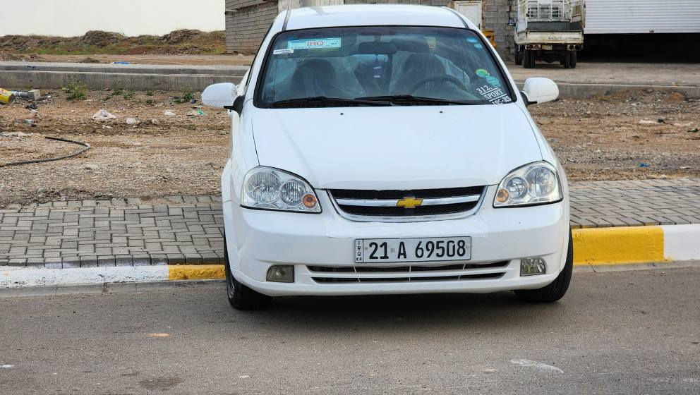2009ئۆتۆماتیک
***********
3پارچە و3پەڵە بۆیاغە ، شاسی لەی سایەق  کەمیکی گرتوە 
ڕەسمی سۆنەریم داناوە 
گیڕی بە شەرت، مەکینەی دووکەڵ و سەرفی نییە ، تەبریت و ، تاخم پیشی بەشەرت 
بەناویی خۆمەوەیە ، دینار مەسرفی تیا نییە 
ڕەقەم و هەزەی تازەیە ،سەنەویی 2مانگە بەسەر چوە 
سەعری 65مەجالی کەم 
لەکەرکوکم 
*********** كركوك, العراق
