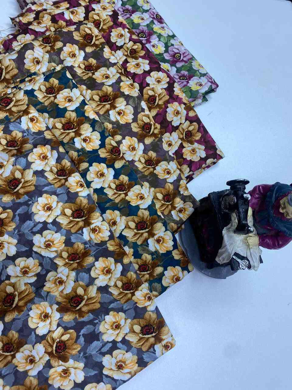 عيني كشمير إيطالي قطني جمله ومفرد أنواع الاقمشة القطنيه هناك خدمة توصيل سريعة لكل محافظات العراق خلال 24 ساعة يسعدنا تواصلكم معنا ع رقم الواتس اب ***********
