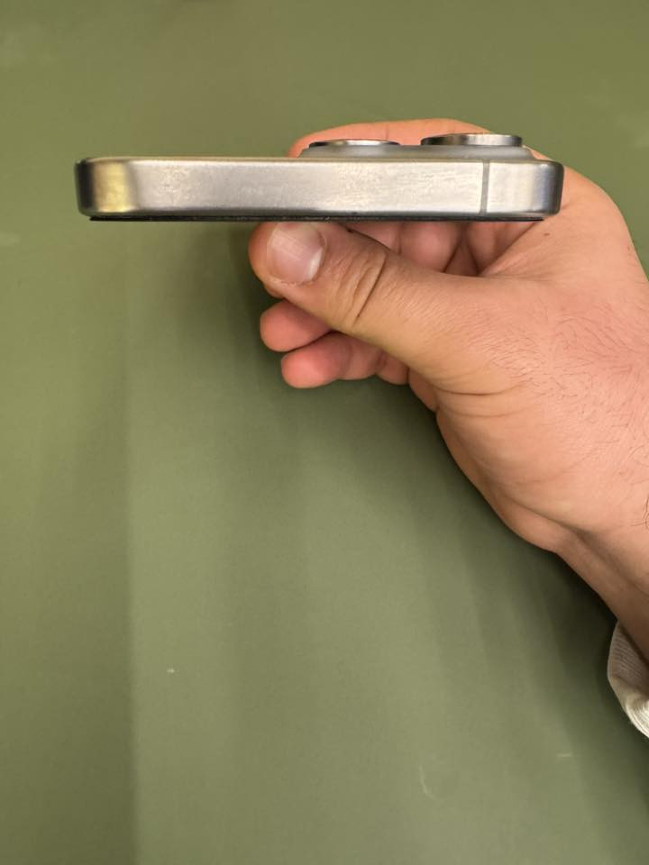 للبيع ايفون 15 pro max
جهاز نظافة ‎%‎100
بطارية 96 
عدد الدورات 365 
دبل سيم 
الذاكرة 256
للاستفسار ***********  واتساب
