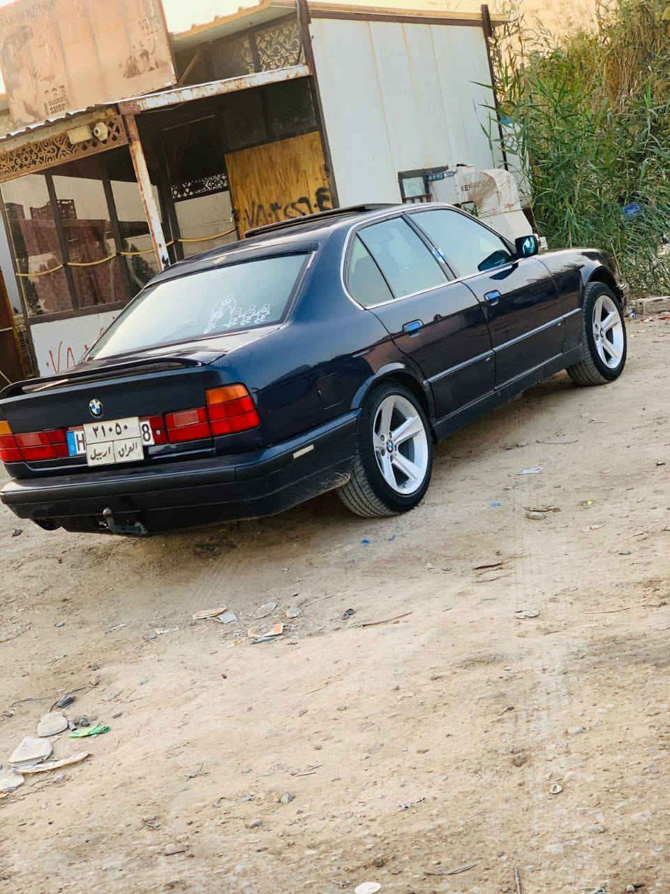 BMW  525i  اصل بليته وسنويه
موديل ٩٠ محدثة ٩٥ بالكامل رقم شمالي باسمي 
سياره فول مواصفات فتحة سقف تبريد قطعتين 
غرفه جلد اسود  جديدة حداديه جديدة مكينه مسكر فانوس جديدة كير اوتو ٣ وضعيات السيارة جديدة وبلاديه بجم عريض ويل رياضي تخم تاير
مستعجل ع البيع السعر ٥٥ وبيها مجال مكاني واسط الصويرة 
 ***********
