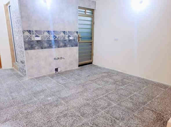 مشتمل 60 متر  طابق ثاني للأيجار يحتوي
غرفة نوم + صاله كبيره + خدمات
جاهزة للسكن ماطور ماء + كيزر + تانكي ماء + واير سحب موقع مميز جدا 
حي تونس السكني شارع معهد اوروك 
اي استفسار  ***********
