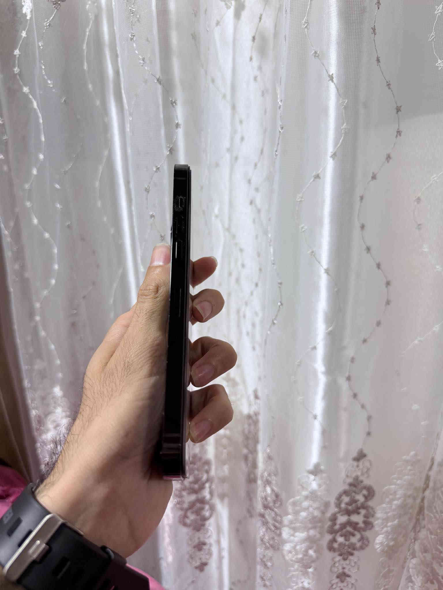 ئایفۆن ١٤ پڕۆ ماکس ڕەنگی ڕەش
زاکیرەی ٥١٢ گێگا یەک سیم کارت شاشە و پاتری گۆڕاوە
مۆبایلێکی بێ کێشەیە خەریتەی کەپسە بێ دەستکاریە فەیس ئایدی و هەموو شتێکی مەزبووتە نرخی ٤٢٠ دۆلارە
ناونیشان هەولێر قەڵاتی نوێ مۆبایلی هاوکار
ژمارە مۆبایل :- *********** أربيل
