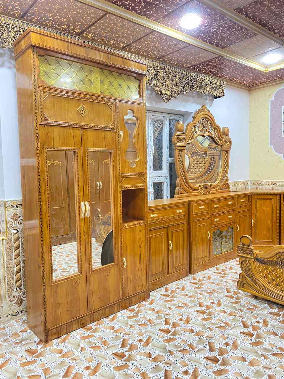غرفه نوم خشب عراقي صاج داخل خارج
النضافه فول المكان الرمانه 
***********
