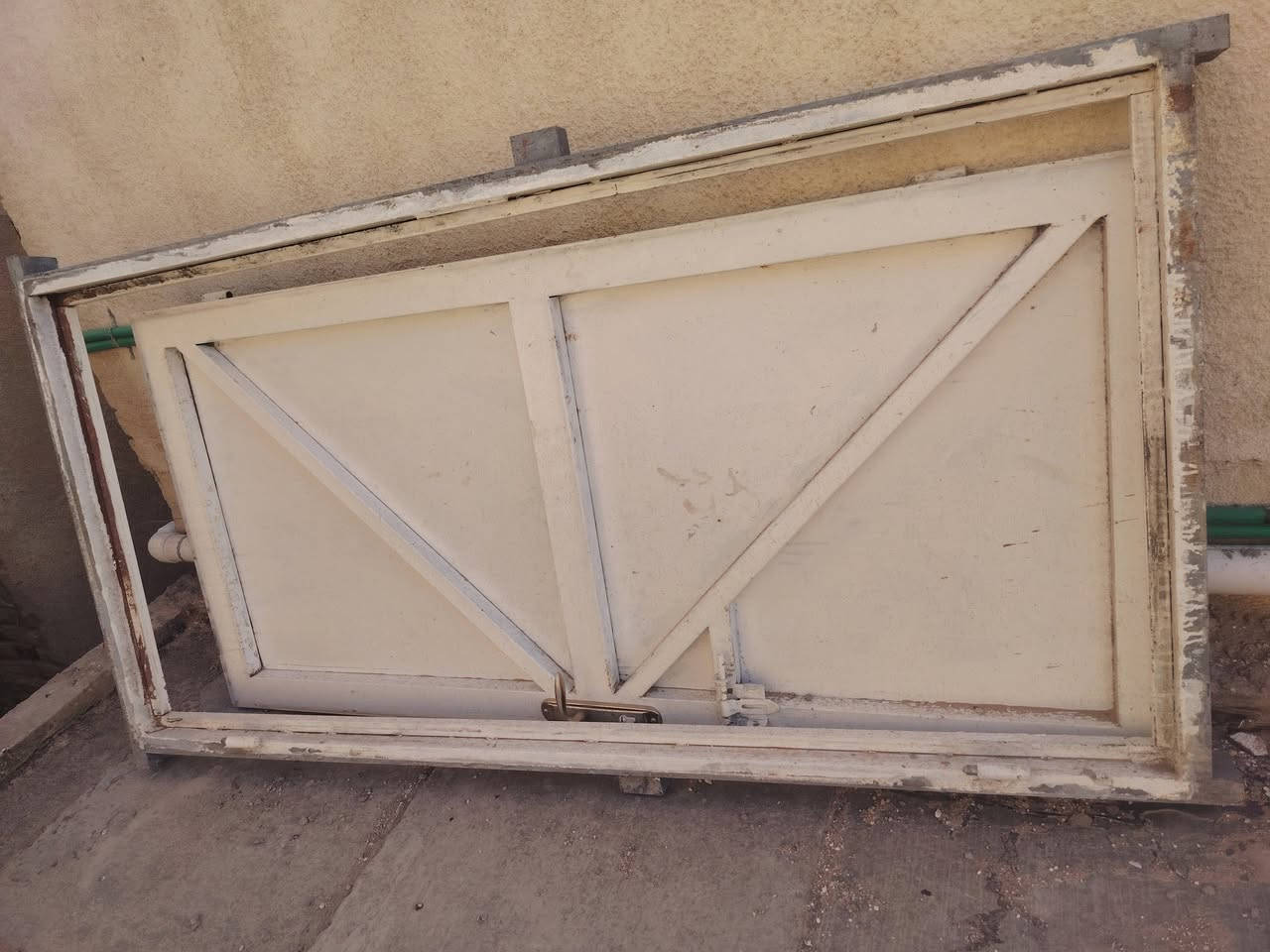 سلام عليكم بابين ثنينهن تفصال الحديد ثقيل والبيبي سي هم تفصال وثقيل نضاف كلش السعر ٢٥٠ مكاني حي الوفاء
***********
