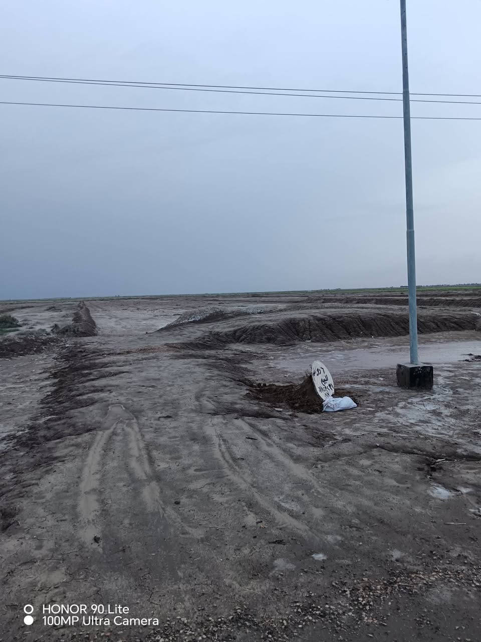 السلام عليكم
أرض زراعيه للبيع ( ٦ دوانم )
قريبه ع الشارع وقريب عليه الماء
وخطين كهرباء
للاستفسار
***********
