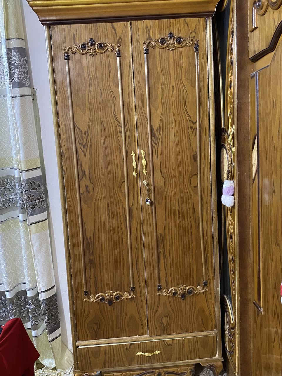 سلام عليكم غرفه  خشاب سوكيه البيع نضيف مستعمله قليل قليل سعر 800 وبيه مجال الطيبين مكاني الكوت حي الحكيم رقم ***********

