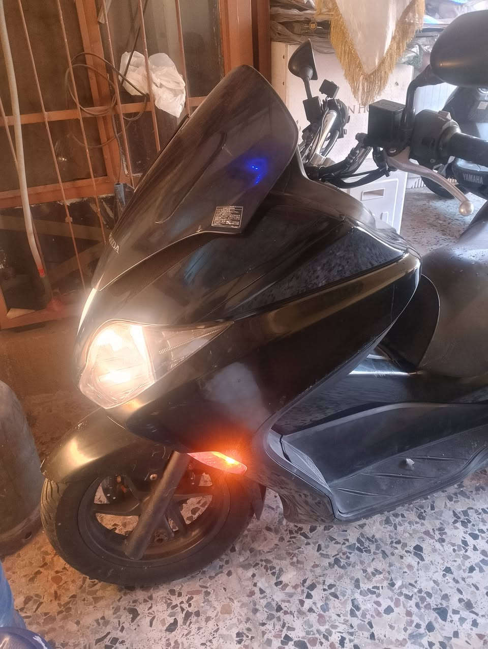 سلام عليكم ورحمه الله وبركاته
فورزه MF0_10
مكفوله الدراجه كفاله عامه 
مكينه خير من الله لانظوح لا تبخير 
كير سبع نمر اربع تحويلات شغال 
كلجات بلاديه ممفتوحه ابد 
تدفئة يدات 
جهاز انذار مانع سرقه بلاديه 
بصمتين+سويج طوارى بلاديه 
عده+كتلوكات شركه اصليه 
جنطه ماركه Givi اصليه+سويج عدد 2
الدراجه ماشيه 39حقيقي 
للبيع او مراوس حسب القناعة 
بغداد حي القاهره قرب جامع النداء 
***********
اسف عله الاطاله وعدم ذكر السعر بسبب النفوس الظعيفه
