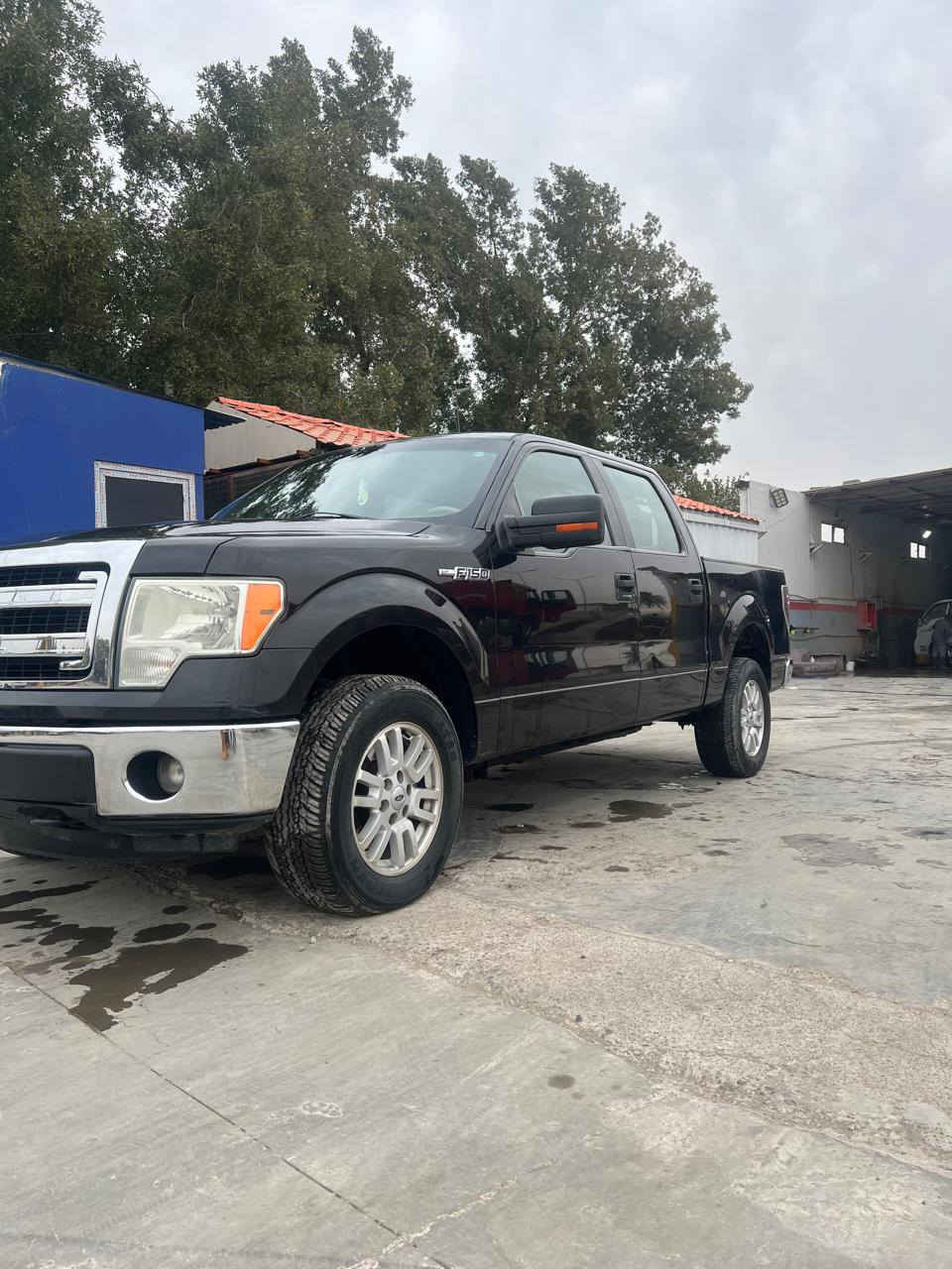 فورد 2014 حادث بجم رقم انكليزي جديا السعر ١٦٠ وبيه مجال المكان بغداد ***********
