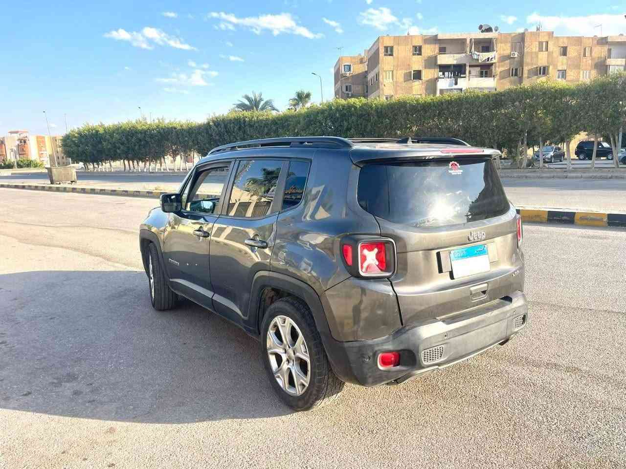 • چيب رينجيد هاي لاين موديل 2019
فتحة سقف بانوراما 
كراسي كهرباء بصمة داخلية وخارجية 
شاشة اندرويد وGps وليدات امامية 
• السيارة فابريكة بالكامل من الداخل بها بعد المرمات في باب الشنطة و رفرف    

• عداد : 110 الف  
• ⁠ صيانات دورية منتظمة   

• رخصة سنة 
• مرور مدينة نصر  
• مالك اول من الزيرو
 • المعاينة في العباسية


**إذا كنت صاحب هذا الإعلان وتريد حذفه لأي سبب، رجاءا أرسل رسالة إلى الدعم الفني**