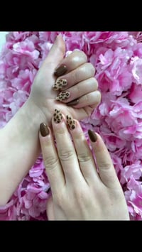 اكرليك اظافر • رموش • تايكر