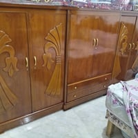 ميز نجاره نظيف جدا استعمال قليل ست ابواب مع جربايه وزاويه كلهن نفس الن...