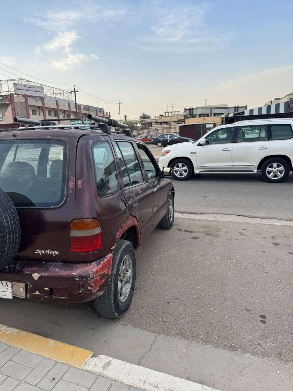 السلام عليكم سبورتج 94كير ومحرك مكفولات كير اوتوا السياره يرادله فرن مسمكره وكامله كهربائيات شغاله عارضه 25وبيه مجال بسيط مكاني ابي غريب ***********
