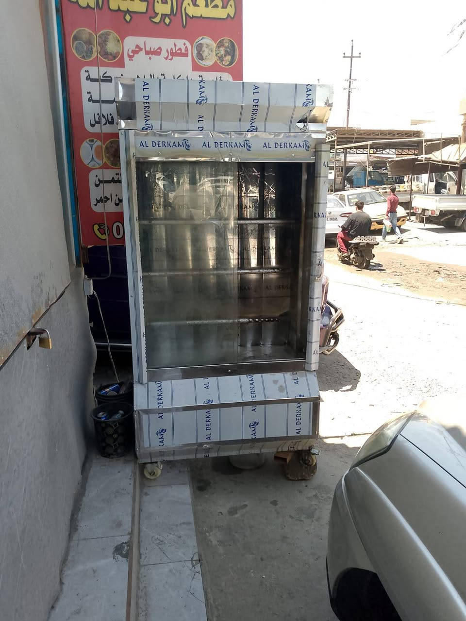 السلام عليكم مطعم ريوكات وغده بصناعه البياع للبيع  كامل من كلشي بسعر مناسب جداا الاتصال ***********
