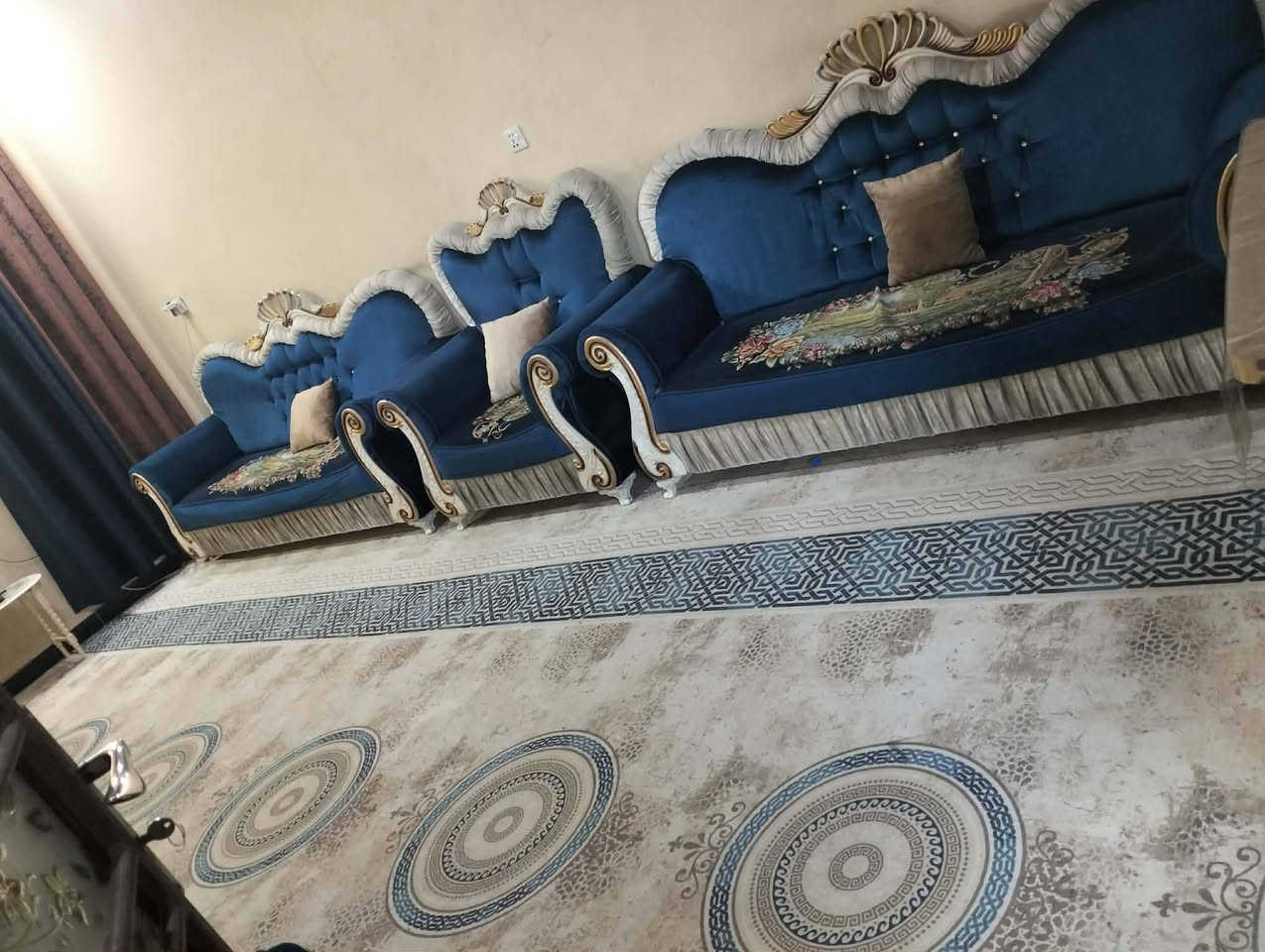 سلام عليكم 
تخم مع مفرش التخم ٢٢٥
الفراش جديد وحجمه كبير ٦٥ 
البردات للبيع ايضا 
مكاني بغداد .شعله 
بيهم مجال بسيط


**إذا كنت صاحب هذا الإعلان وتريد حذفه لأي سبب، رجاءا أرسل رسالة إلى الدعم الفني**