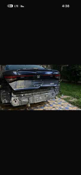 ♣️
🟤هوندا اكورد ( تورنگ) هايبرد 2024 
_المواصفات 
.مقاعد امامي  تدفئة تبريد ،المقاعد خلفي تدفئة
.انضمة القيادة (econ،normal،sport,lindividual (صوت رياضي السبورت)،
.داتاشو مع قرائة لافتات تحذيرية اسماء المتصلين 
.اشارة في المرايا 
.شاحن لاسلكي .
.نضام صوت (BOSE) 12 سماعة 
.فتحة سقف بانوراما.
.مستشعرات ماسحات زجاج امامي 
.تقنيه الاتصال  اليكسا
.عجلات قيادة مقاس 19
.هاند بريك بصمه
.نضام تحذير اصطدام امامي
.نضام تثبيت سرعة .
.نضام تحذير من مغادرة المسار 
.مكيف هواء ثنائي المناخ 
.مراقبه نقط عمياء 4 رادارات 
اضاءة LED امامي وخلفي 
.مرأة رؤية الخلفية ذاتيه التعتيم 
.انضمه دخول ذكية مع ترحيب .
.محرك 2.0 ،205حصان .
.تشغيل عن بعد 
.انزال الزجاج ورفعة عن بعد 
.مساعد الحفاظ على المسار 
.تنبيه حركة مرور امامية وخلفيه 
.المقاعد الامامية كهربائية الحركة .
.اطارات (مشلن ) امريكي 
…..باقي مواصفات هوندا ….
🔹سيارة على وضع الشركة ما مبدل بيها ولا قطعة كلها بلادي ماعدا دعامية الخلفية البلاستك تبديل فقط لا غير 
🔷سيارة ترجيع بارد فقط من دون صبغ اي قطرة صبغ ما بيها 
🔷ايرباكات كلها سليمه السيارة ما داخلة برمجة على وضع شركة 
🔷سيارة ماشية 30 الف كيلو متر 
♥️سعر السيارة 240 ورقة 
🔶الي ما يعرف قيمه السيارة لا يعلق رجائاً تعاليق سلبية ،ما تعجبك اعبر المنشور ،
الاستفسار ***********
مكاني بغداد
