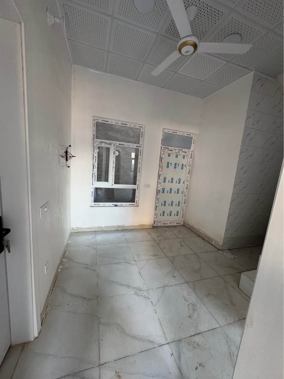 � للبيع بيت في خانقين داره كناره 🏡

فرصة مميزة لامتلاك بيت في موقع هادئ داخل مدينة خانقين.
البيت مناسب للسكن

تفاصيل البيت:

 • 🛏️ غرفة نوم عدد (1)
 • 🛋️ صالة صغيرة
 • 🍽️ مطبخ
 • 🏠 استقبال
 • 📐 مساحة البيت: 100 متر مربع

البيت مرتب وصالح للسكن، ومناسب لعائلة صغيرة أو شخص يبحث عن بيت عملي.

📞 للاستفسار والمزيد من التفاصيل يرجى التواصل خاص أو عبر الهاتف.*********** خناقين, ديالى
