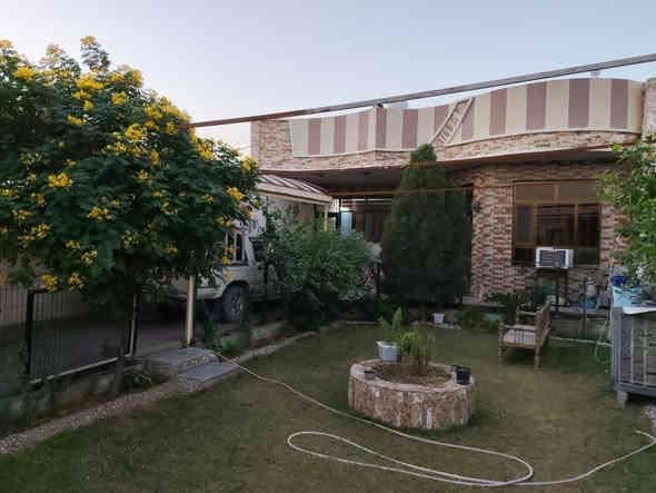 السلام عليكم
دار للبيع في بغداد منطقة البوعيثة قرب مستوصف دجلة الجديد
مساحة الأرض كاملة نصف دونم
و مساحة البيت و الحديقة والكراج وحدهم 330 متر
الأرض مسجلة على عقد 117 الزراعي
الطابق الأرضية يتكون من استقبال و مطبخ و صالة و غرفة وصحيات
و الطابق الاعلى يتكون من 3 غرف نوم وصحيات
للاستفسار :  ***********
