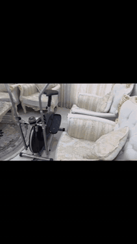 قنفات نضيفات كلش بعده جديده هسه مشترينه ويا الطبلات والقطعه السعر مليون ١٠٠ وبي مجال
للشراي يتصل برقم ***********
