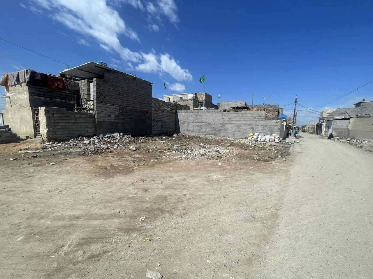 قطعة ارض مساحة 150 متر مربع ركن
عنوانه سبع قصور اول شارع من تعبر من السيطره اليم المركز راس الفرع مالته اكو فرن صمون 

للاستفسار 
***********
