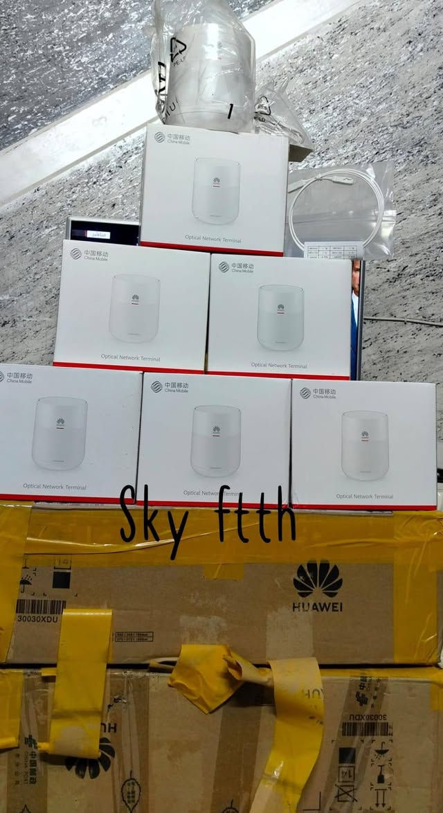 السلام عليكم
توفر الراوتر الخاص بالكيبل الضوئي من شركة huawei العملاقة نوع K662D والذي يعمل بتقنية Wifi 6

الجهاز يعمل بترددين
1- 2.4GH
2- 5GH
في وقت واحد لضمان سرعة عالية و تغطية واسعة للمساحات الكبيرة و بسرعة تصل الى 3000 ميجا بت في الثانية عبر الهواء

الجهاز يحتوي على منفذين LAN
للاستفسار و الطلب
واتساب ***********
