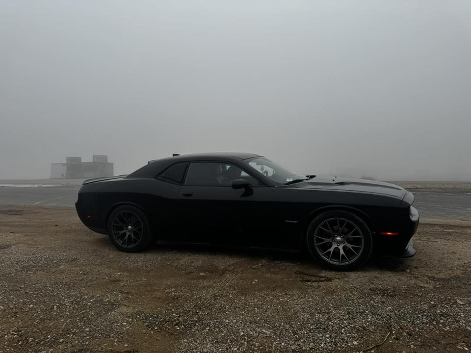 سلام عليكم جالنجر 2013 حادث امريكي ٢ قطعة كير محرك شرط لا صرف ولا بخار سيارة قطرة معجون ما بي  ولا حزام بسمي كود بنزين موجود سعر  119 تايرات جديد دهن جديد فلاتر جديد ادامة كامل تبريد تدفئة شغال مكاني كركوك ***********   بيع او مراوس
