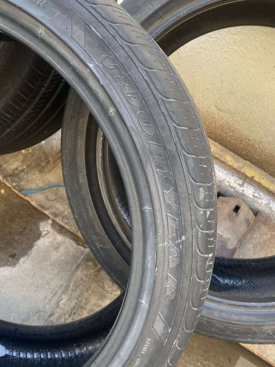 اطارات للبيع نوع GOOD YEAR أمريكي الصنع انتاج الأسبوع الخامس ٢٠٢٤   نضيف جدا قياس 235/40R19السعر ١٥٠ الف عدد ٣ للتواصل ***********
