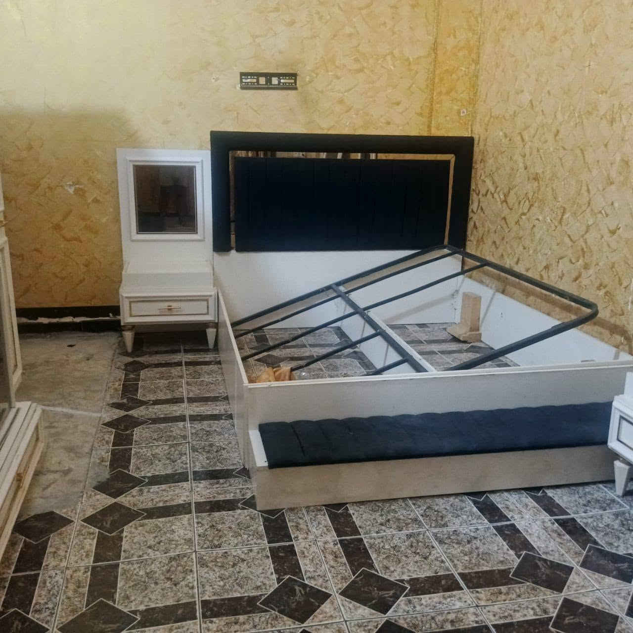 غرفه تركي. للبيع. سعر. 750وبي مجال. مكاني الحمزه. الغربي


**إذا كنت صاحب هذا الإعلان وتريد حذفه لأي سبب، رجاءا أرسل رسالة إلى الدعم الفني**