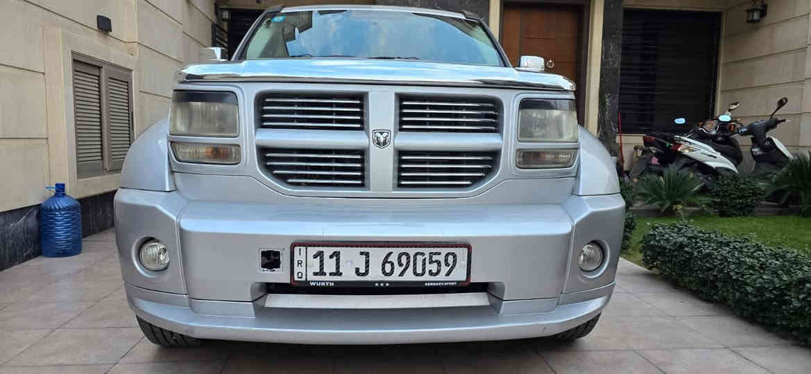 السلام عليكم
دوج نترو 2011 للبيع
السيارة خليجية مكفولة 
بدون صبغ بدون تبديل بدون بارد
فول مواصفات للاخير￼
فتحة سقف  
فور ويل

مكان بغداد المنصور
***********
***********
