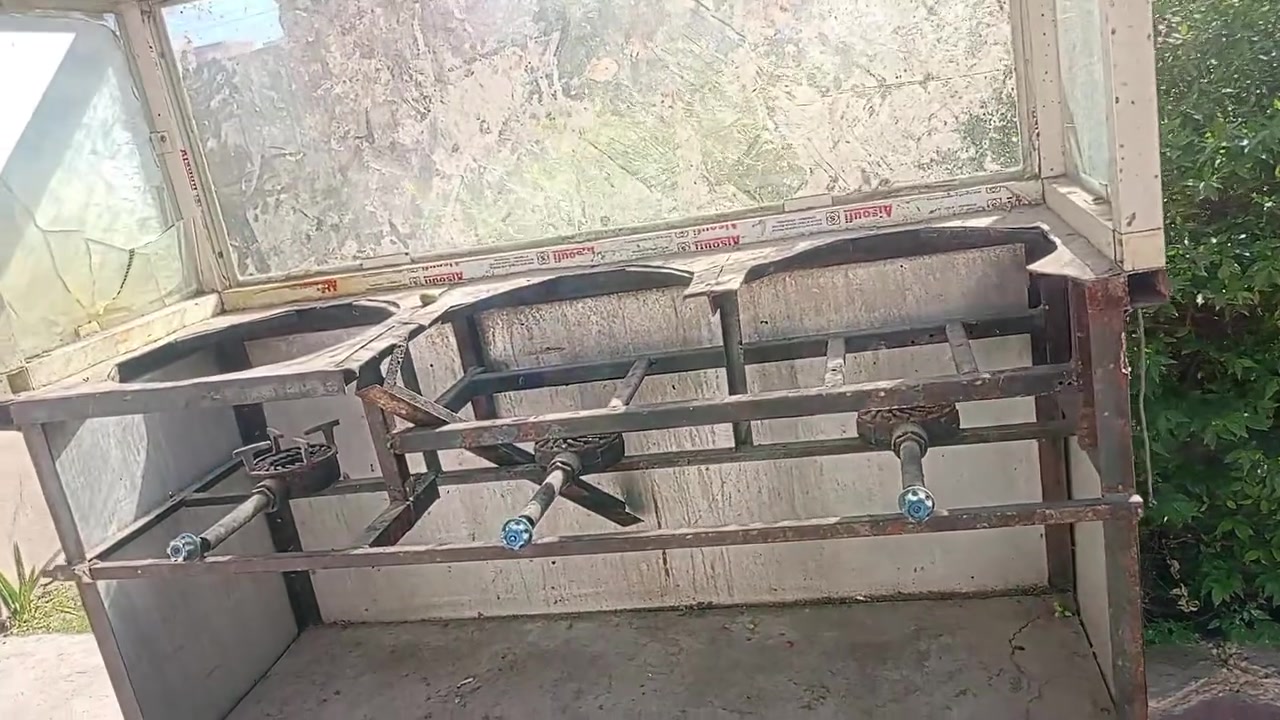 طباخ شغال كله هو وجام خانه يرادله تنظيف سعره 75او بيه مجل يفيد اهل مطاعم والمواكب***********
