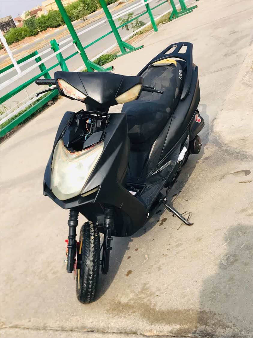 ماكس سكنس140 محرك مزود شلعه ومعدل طياره  دراجه نضيفه ومابيها كل عيب شغل ومشي كله شغال عده الهندر يحتاج تبديل اب15الف  دراجه لونها اسود طافي حيل حلوه للبيع او مراوس مكاني كركوك سعر240رقمي*********** كركوك, العراق
