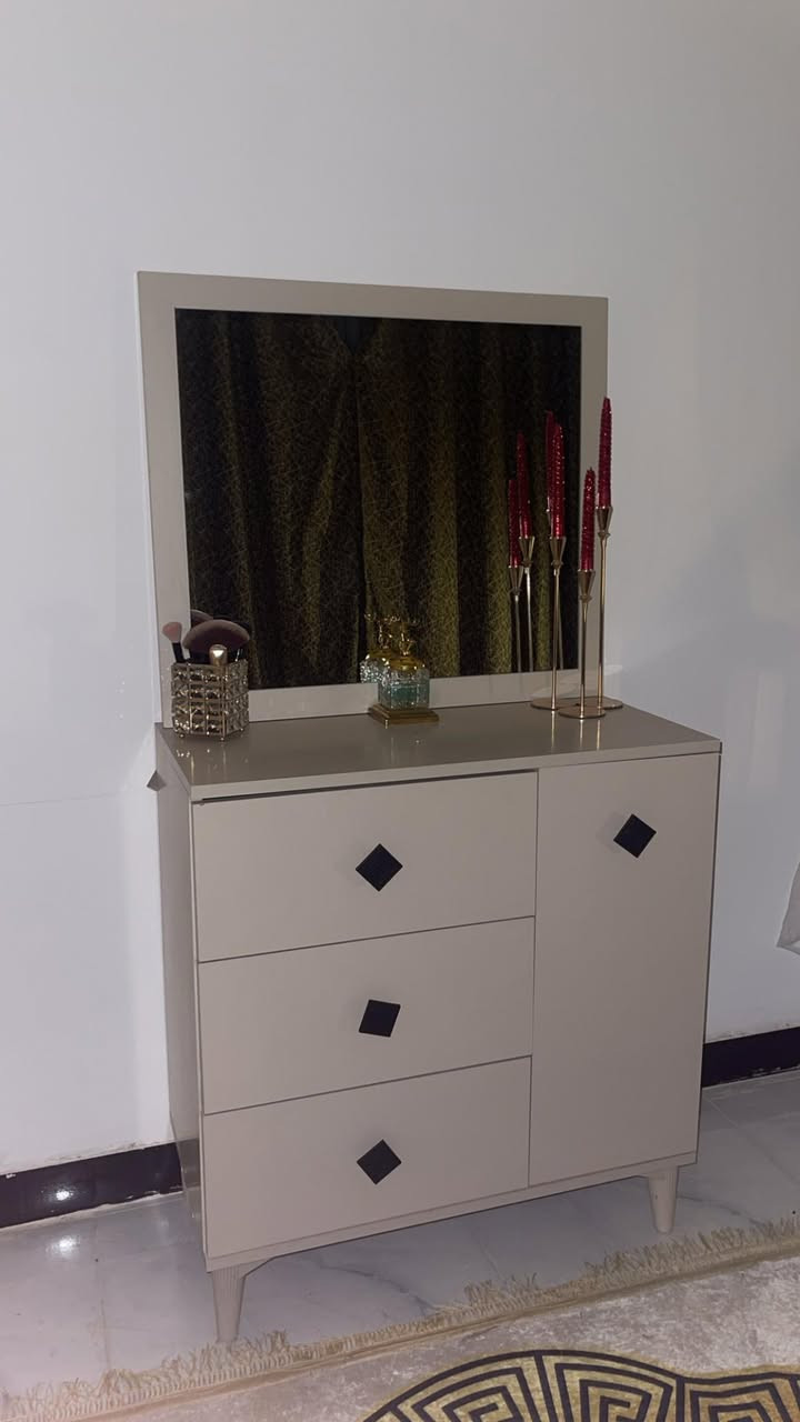 غرفه نوم استخدام قليل شهر فقط سبب البيع السفر 
سعرها 650 العنوان الدوره


**إذا كنت صاحب هذا الإعلان وتريد حذفه لأي سبب، رجاءا أرسل رسالة إلى الدعم الفني**