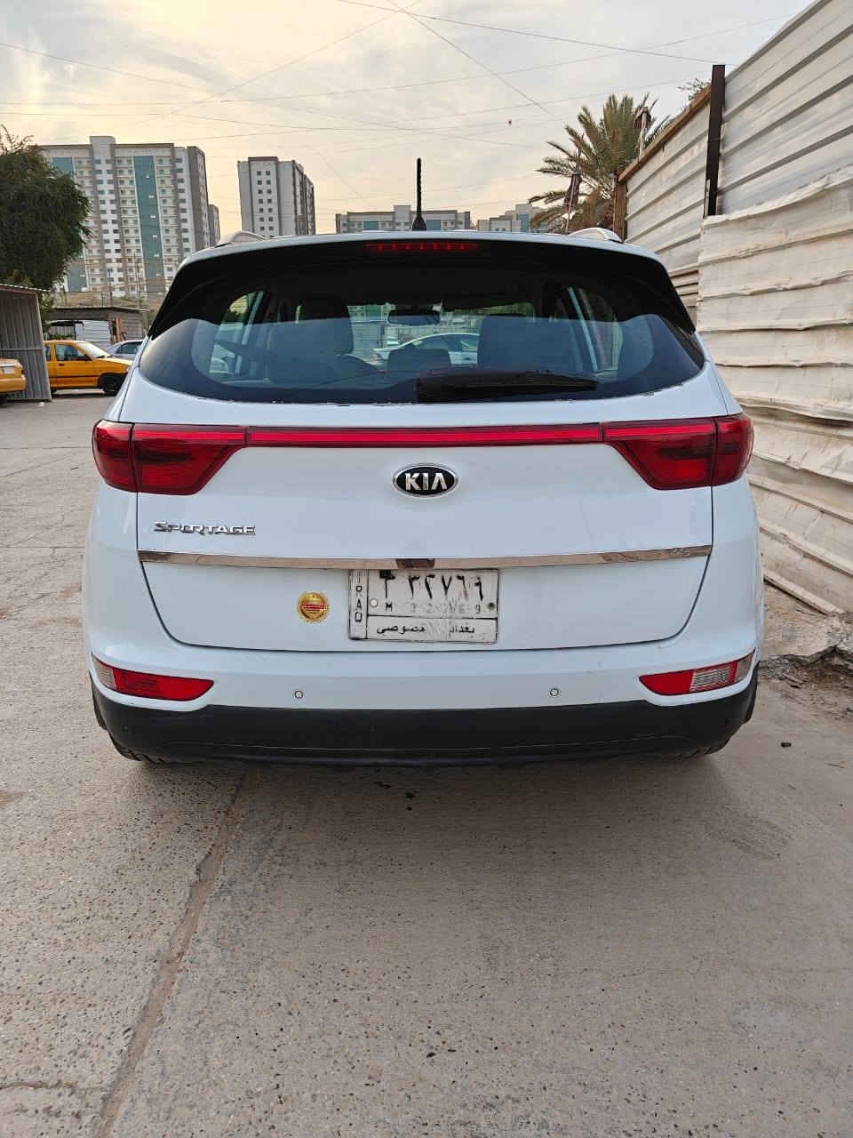 للبيع كيا سبورتج خليجيه ٢٠١٦ أبيض مكفولة عدا نص البنيد صبغ والباقي مكفول وطختهة كلش بسيطة وصبغت ع كدهة والباقي مكفولة وعندي صورهة مكاني  بغداد حي الجهاد لاتصال ع هذا الرقم ***********  وبيهة سونار من ضمن المنشور جديد والسعر ١٦٧ وبيهة مجال بسيط
