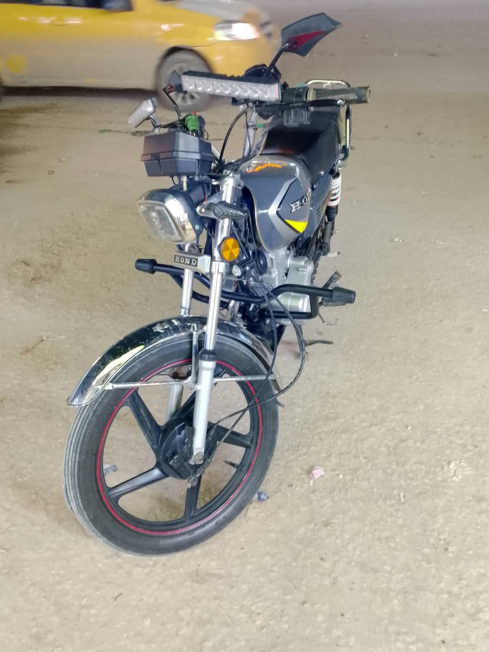 هوند خمسه كير محرك 200 مامفتوحه مكينه خرسه دهن كله امزويل كشن ابو جنطه  سنويه ل2028 ب أسمي الدراجه مداور ثاني يوم سعر واحد ونص ***********
