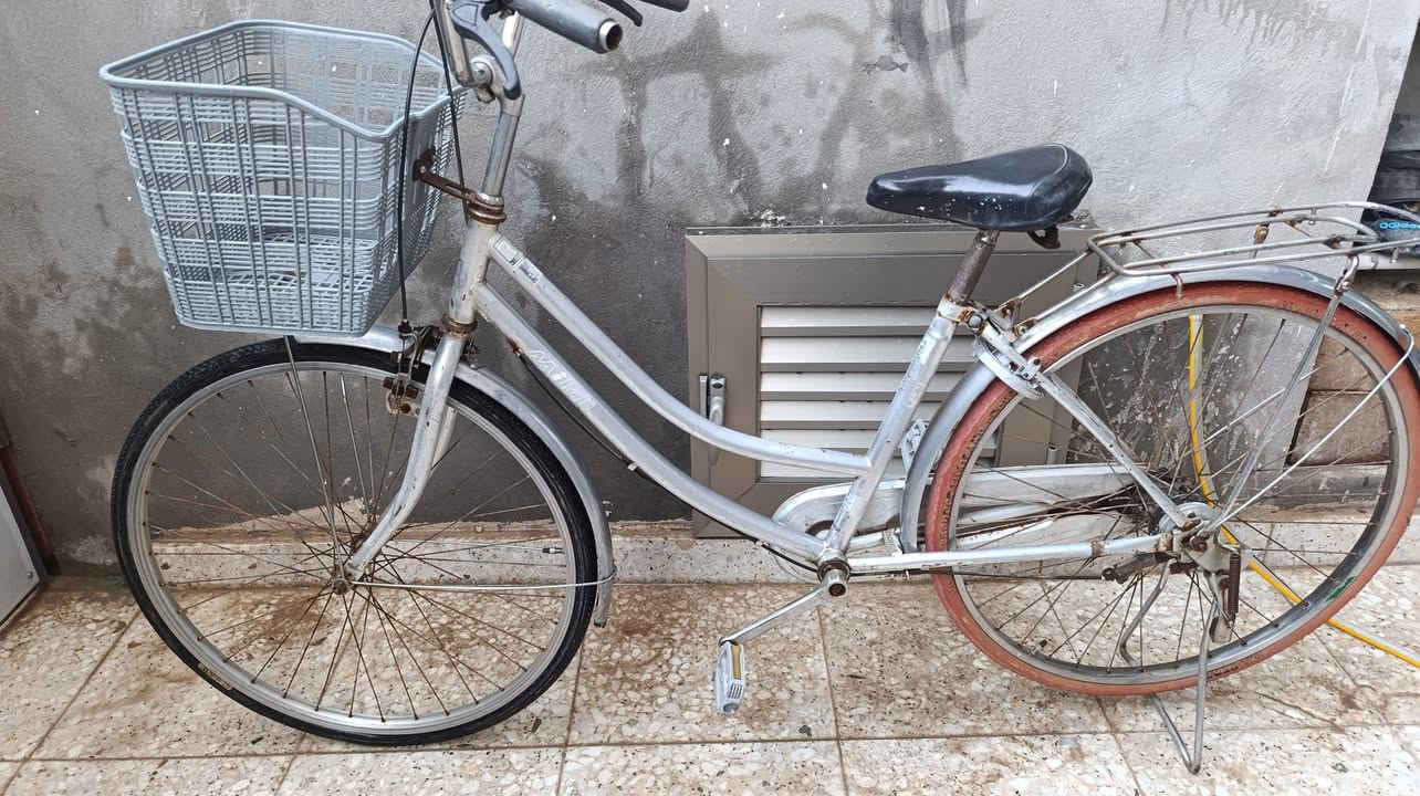السلام عليكم ورحمة الله وبركاته
🚲 بايسكل جبلي حجم 26 نظيف جاهز للاستخدام 
*********** واتساب
