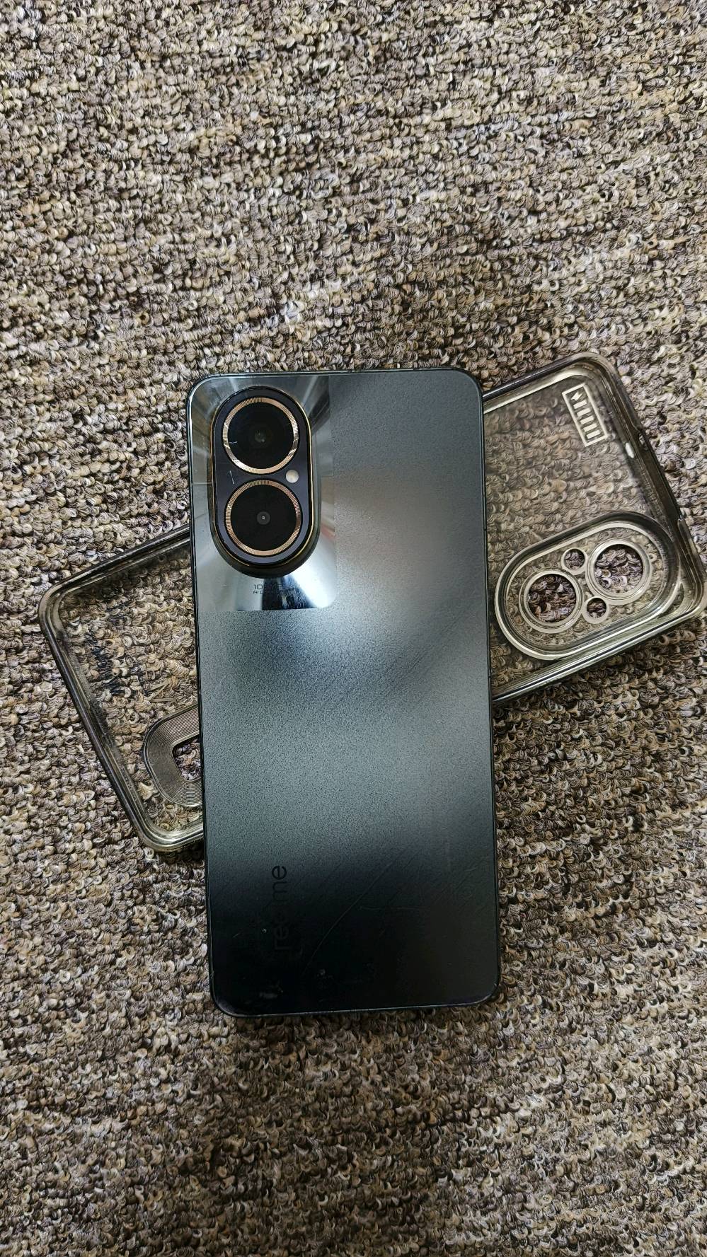 ريلمي C67 اخو الجديد 
ذاكرة 256 و العشوائية 8+8 
معالج سناب دراگن 685 
شحن يطول يوم كامل 
سعره 180 وبي مجال 