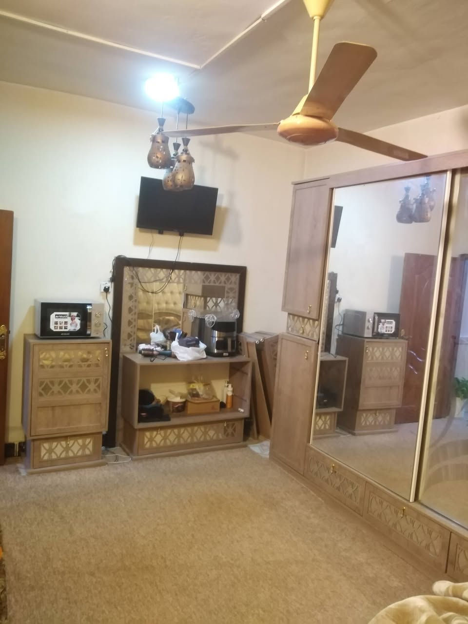 السلام عليكم ورحمة الله وبركاته 🏛️🏛️🏛️

عقار للبيع مساحتة 110م طابق ونص حرف T بحي الشهداء قرب مكتب الرشيد ركن ماكولات العراقي ثالث قطعة عن السايدين مال مكتب الرشيد بنائه كونكريت مسلح البيت وي مستوى الشارع موقعه مميز جدا وسعره مناسب خدمات كاملة متوفره يتكون الطابق الأول من غرفة نوم وصالة ومطبخ واستقبال مع تخاريج وصحيات داخل وخارج البيت اما الطابق الثاني يتكون من غرفه نوم وصالة وسطح للأستفسار أكثر الأتصال على الرقم *********** جاسم الكرعاوي بي 🏛️🏛️🏛️
