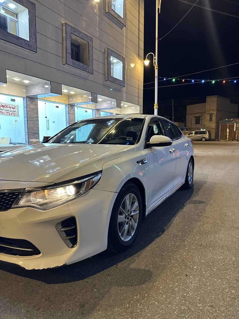 السلام عليكم 
اوبتيما 2016 وارد امريكي محرك 2400 GDi
السيارة نص فول
كشنات كهربائية وخزن ميموري
مري شفط +قلاب 
رادارات جانبية 
مانع انزلاق 
تحكمات ستيرن كاملة 
شاشة وكامرة قلاب 
السعر 128 وبيه مجال
مكان السيارة الناصرية  
اي استفسار اتصل (***********)
