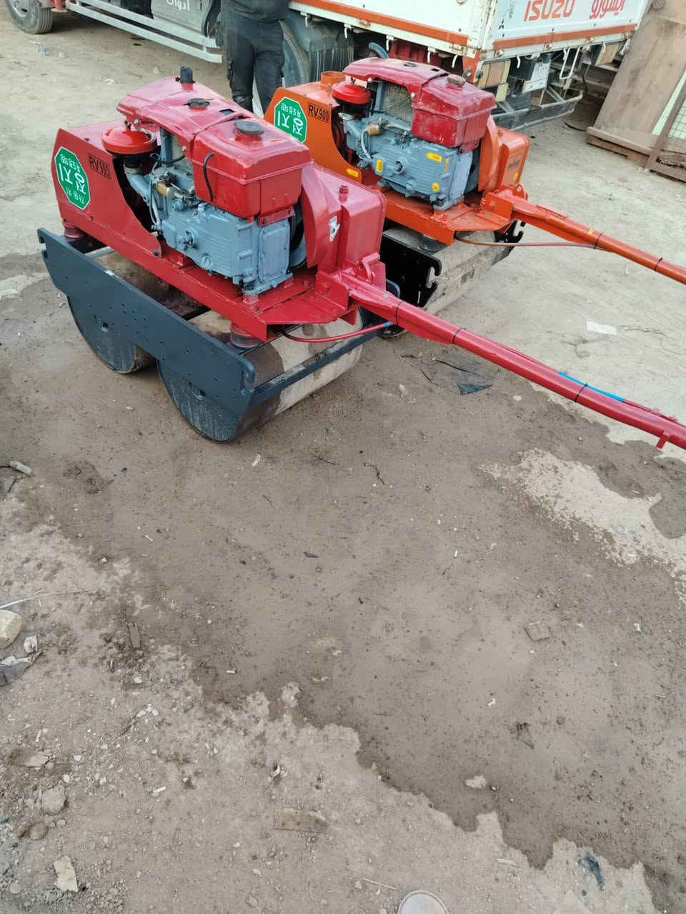 حادلات يدويه نوع ميكاسه ياباني 
وزن 1.5طن ونص
محرك كاز  مسيبوشي ياباني البلادي 
قمجي جديد 
هزاز شغال فول 
طفايه حريق
عرض 85سنتيمتر 
جاهزه من كل النواحي 
مكاني الكوت واسط مركز المدينه اي استفسار اتصل بلرقام اثير ***********//
اسيا ***********
