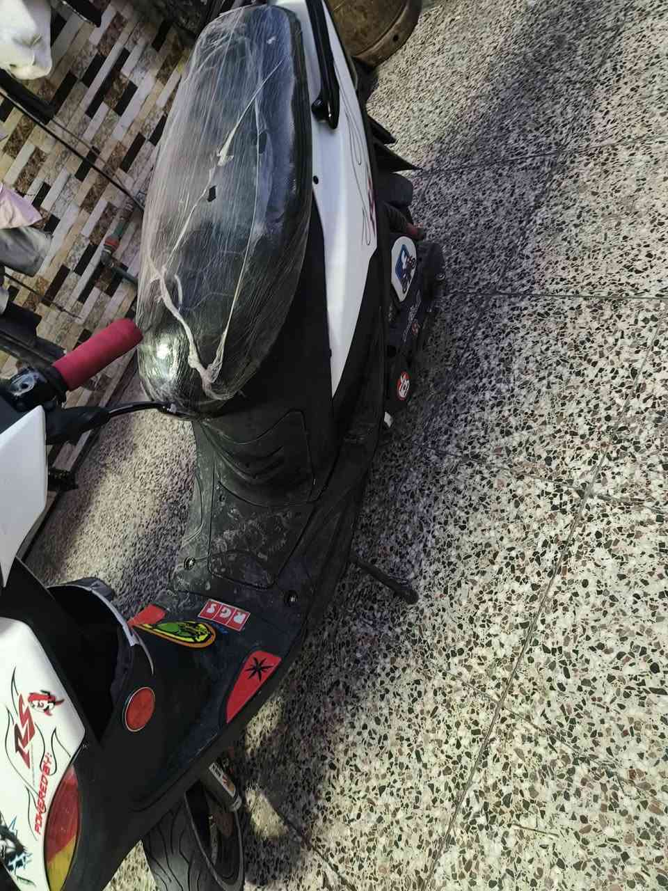 سلام عليكم دراجه ماكس للبيع مكينه مفتوحه شغل درجه أولى شلعه معدل امفوله للاخر بيها اشويه ملاحظات الكفرات ماكاعدات بل الضبط والباقي فول الفول السعر من الأخير قفل 🔒400الف وإذا مراوس بدراجة إيراني رقم الهاتف ***********   العنوان بغداد مدينه الصدر الفلاح... تحياتي الكم
