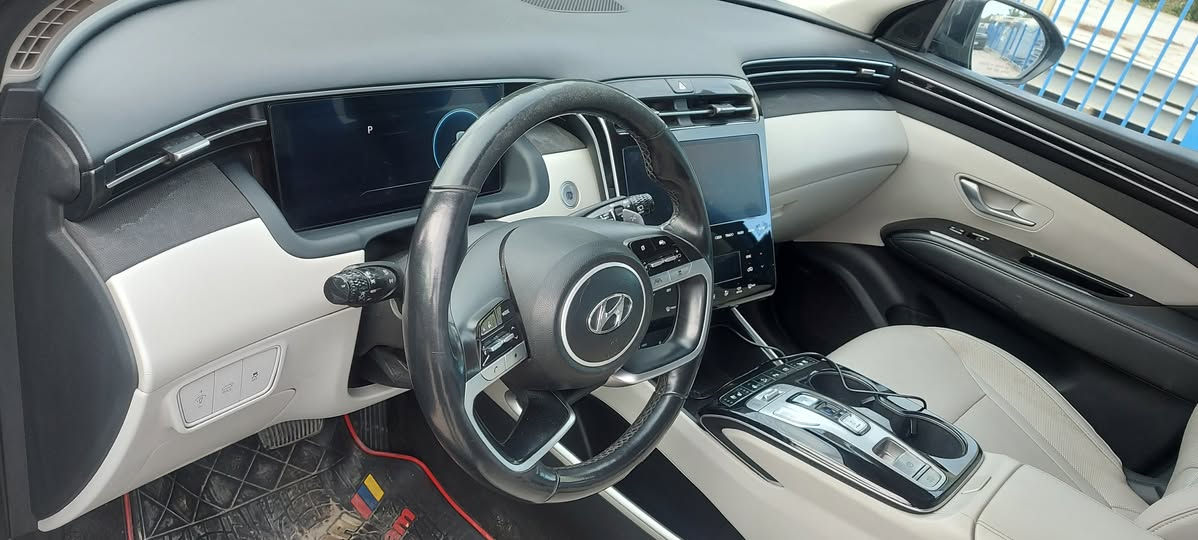 السلام عليكم توسان ٢٣ امريكي فول  ٤ كامرات جنطه كهرباء بنوراما جلد ابيض سايد بريك كهرباء     ماشيه ٤٧ حادث جاملغ وبنيد جاهزه السعر ١٧٧ الاتصال ***********موجوده في كربلاء
