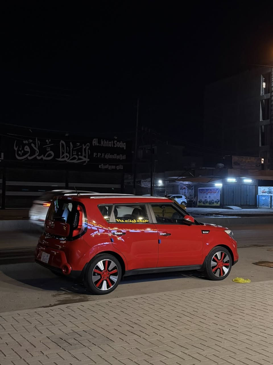 السلام عليكم  كيا سول 2016 وارد خليجي شركه الدوليه العراقيه مكينه 1.6 دوش كير ATشاشه وكامره اصلي وعداد 81 الف كيلو متر 

تحكم ستيرن و 3 سرعات حركه ستيرن وداخل جلد احمر ومرايا  اوتدم  ومري شفط و ويل 18  حساس خلفي اصلي مال شركه دوليه معروفه 
مكينه وكير وصدر امامي خلفي كله جديد وتخم تاير جديد  وتبريد كله جديد وسويجات ثنين وارضيات شركه
رقم بغداد هزا ورقم وسنويه جدد باسمي 
بيه صبغ شي قليل بل هلال  جاملغ الخلفي كلش قليل وعندي صوره قبل صبغ وبيه بارد شويه بجاملغ امامي 

وبقيه كله مكفول ومكاني بغداد حي الجهاد 
والسعر 126 ورقه ومجال  (***********)
