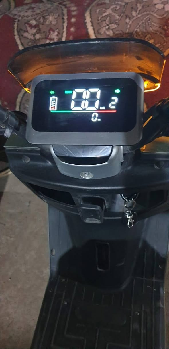 عندي دراجه شحن موديل ٢٠٢٥ وحجم ٢٥
بريك خلفي وامامي دسك

ماطور ١٥٠٠ نحاس السرعة  ٦٠ كم /ساعة 

 ٦بطاريات

جديده  
موبايل *********** بغداد البياع شقق حي السلام السكني  

السعر  ٦٥٠ الف
