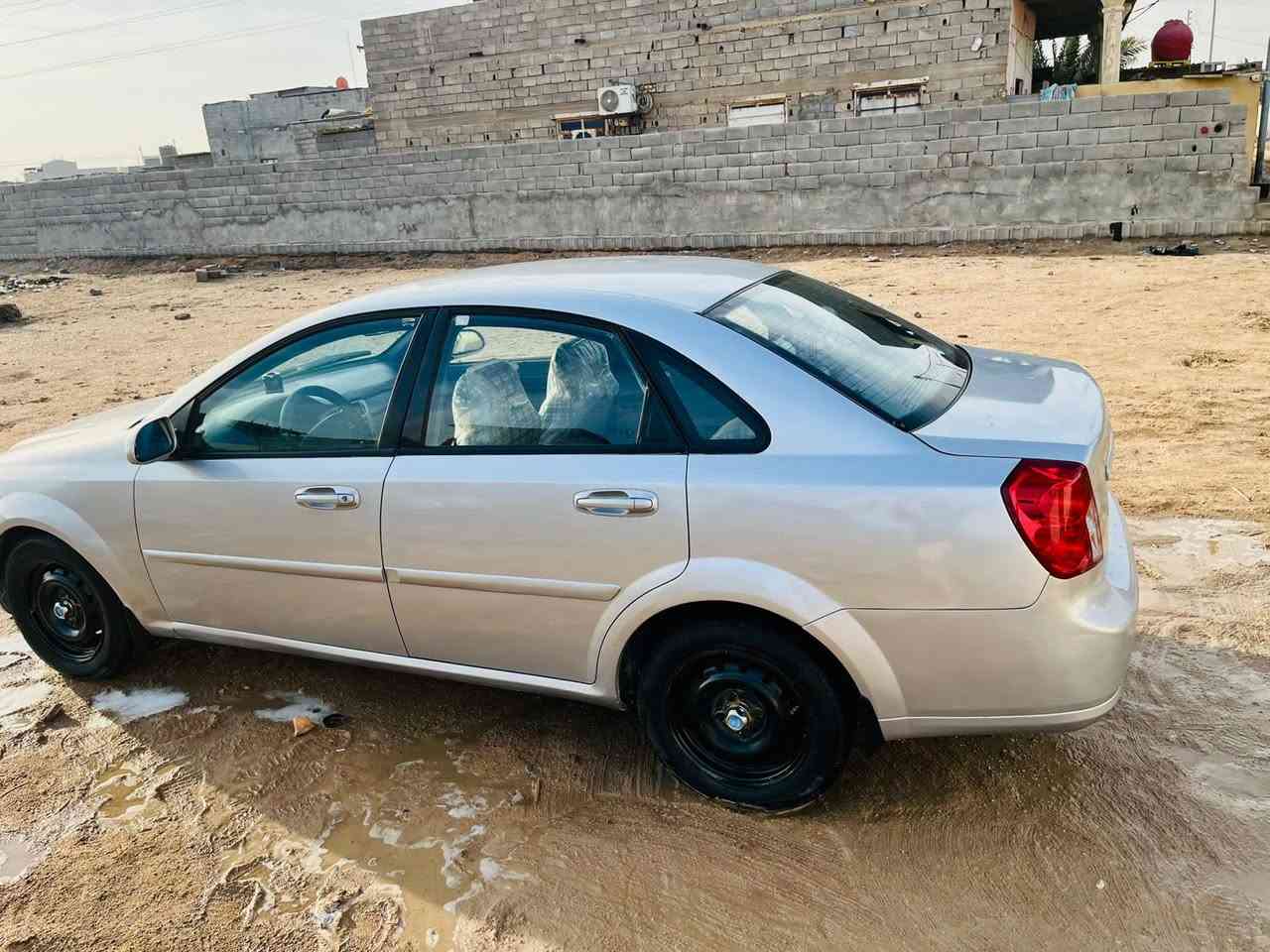 سلام عليكم وبتره الفيه 2009مكينه كير حداده تبريد كله شغال نخم تاير جديد سياره مصبوقه عام بس جماليه بدون تبديل و ضربه دوخله نضيفه وشاشه كار بلي سنويه ال٣١ مكان سياره بصره القبله سعر60  ورقه وبيه مجال بسيط رقم ***********
