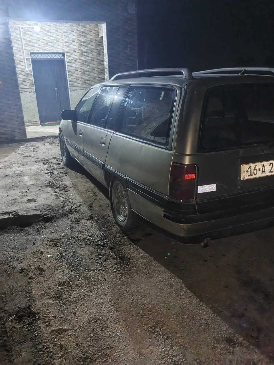 سلام عليكم اوبل اوميكه ستيشن مودل 1993 سياره نضيفه مكينه بيه خيط بخر قليل كير خير من الله تخم تاير نضيف سياره اني ماللكه شخصين  هزه جديده رقم قادسيه دولي سياره حلوه بلاد ما معمر شي بيه خابرني وبيك خير وتدلل ‏‪***********‬‏ متوفر بكل لوقت وتساب بي السعر 26  وبيه مجال لطيبين
