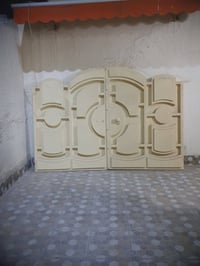 للبيع باب طلاكتين عرض ٣ متر ارتفاع ١٩٠ باب حديد وشغل درجة اولى ونظيفة ...