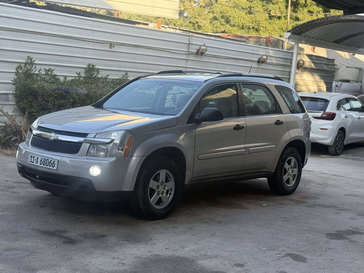 //
السلام عليكم 
هـ / ***********  مكاني شهداء البياع 
السعر /  ( 82 ) $ بيه مجال قليل 
رقم بغداد باسمي رقم وهزه جديد 
شوفر ليت كوينكس موديل ( 2007 ) مكينه (3400)  ماشيه 98  الف السيارة بلاديه وجديده كلش كير مكينه تبريد صدر تخم تاير غرفه جديده السيارة جاهزه وكامله من كلشي بيه قطعه صبغ
