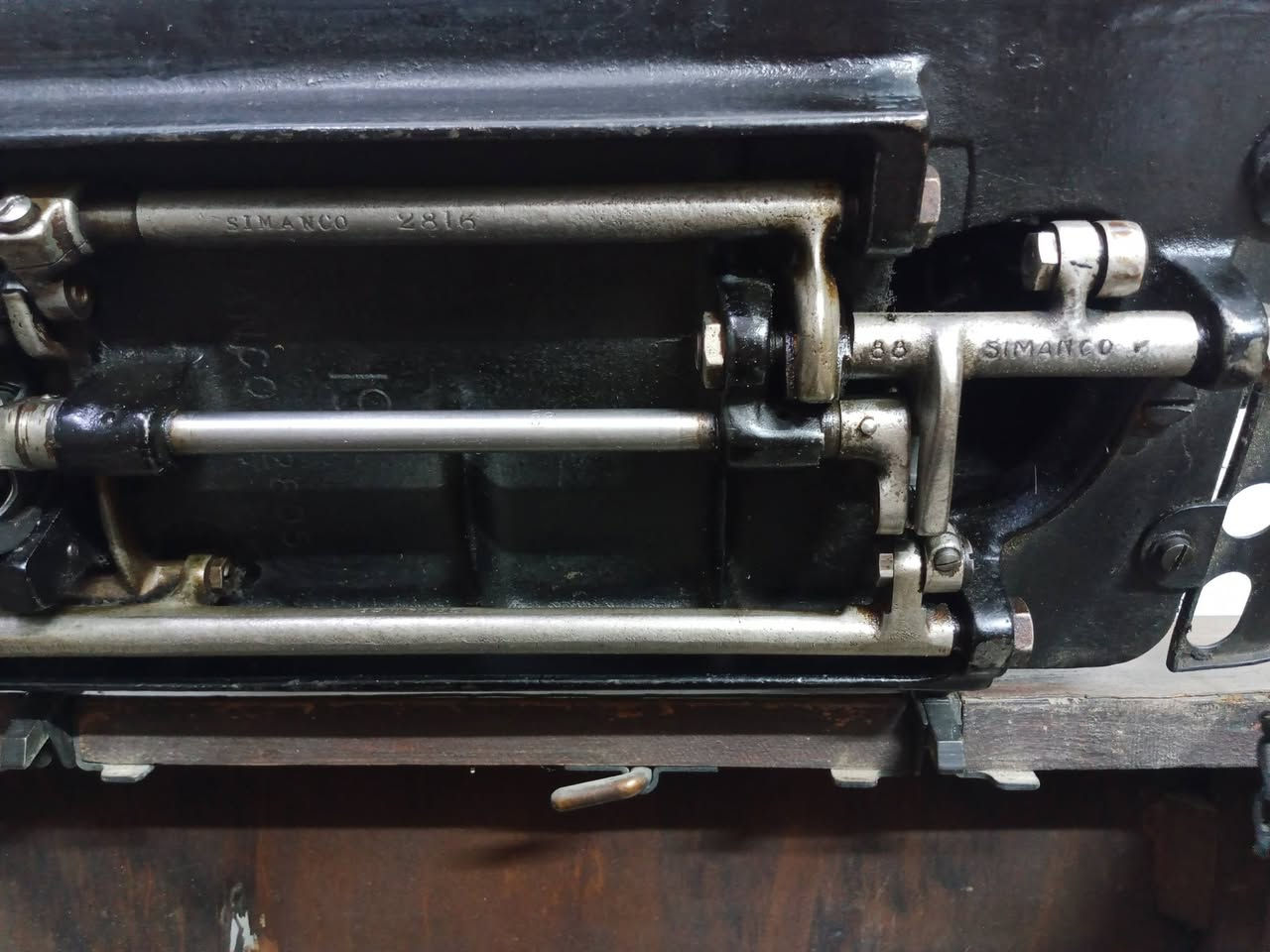 ماكينة خياطة سينگر (Singer) #أصلية #صنع__بريطاني  

عمرها التاريخي: تعود هذه الموديلات غالباً إلى أوائل القرن

 العشرين (ما بين 1910 و 1950)  مكينه نظيفه جدا جدا

شغاله بالكامل   شرط على وضع الشركه برغي مامفتوح بيها

العنوان بغداد  لا يوجد توصيل


**إذا كنت صاحب هذا الإعلان وتريد حذفه لأي سبب، رجاءا أرسل رسالة إلى الدعم الفني**