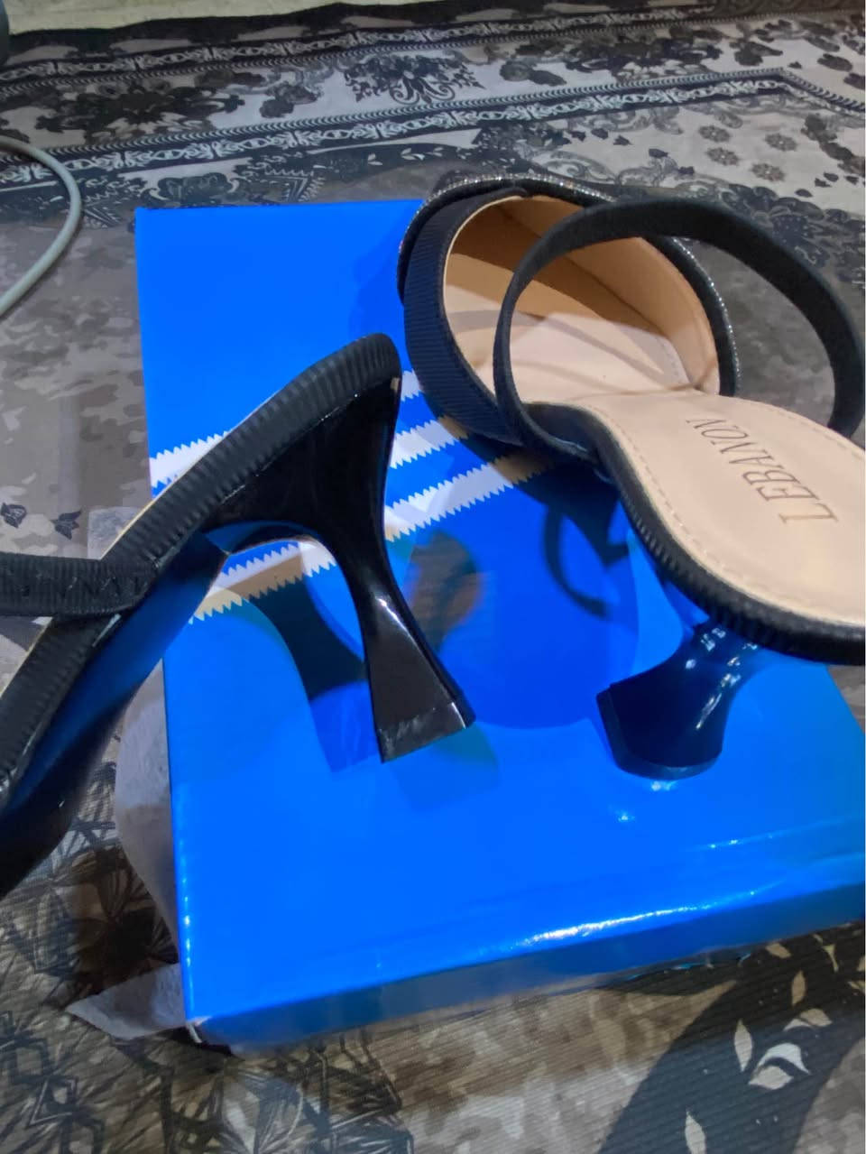 السلام عليكم 
كعب نسائي 
جديد غير مستخدم
قياس 38/37
السعر 10 الاف 
مكاني بغداد بلديات
يوجد توصيل *********** بغداد, العراق
