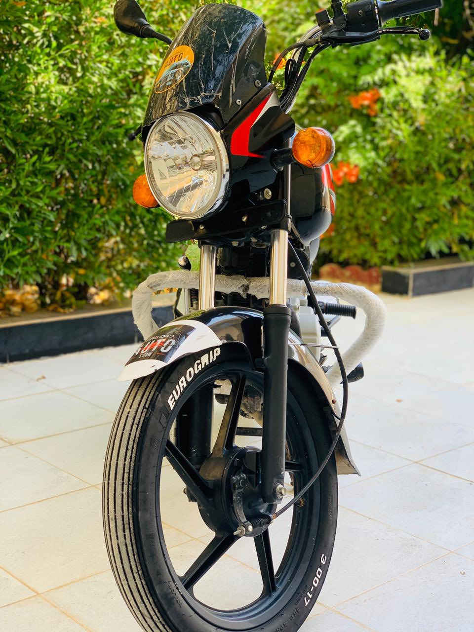 يالله🪬🏍️
دراجة بوكسر  للبيع مرقم رقم انكليزي باسمي 

لوحات وسنوية كاملات 

موديل 2022 نازلة بشهر ل10 يعني تعتبر 2023 دراجة مكفولة كفالة عامة مجفته تجفيت شركة وغراض كلهن شركة ووكالة  يعني انطيك ضمان بلمحرك وبل دراجة كلها سنه كاملة اي شي يصير بلمحرك ترجعها وفلوسك يرجعلك 

للبيع او مراوس بدايوان موديل 2022وفوك سعرها ٢.٠٠٠ مليونين وبيها مجال حك جيتك 

رجاء الي ماعجبه  السعر خلي يعبر المنشور 🙂👍


**إذا كنت صاحب هذا الإعلان وتريد حذفه لأي سبب، رجاءا أرسل رسالة إلى الدعم الفني**