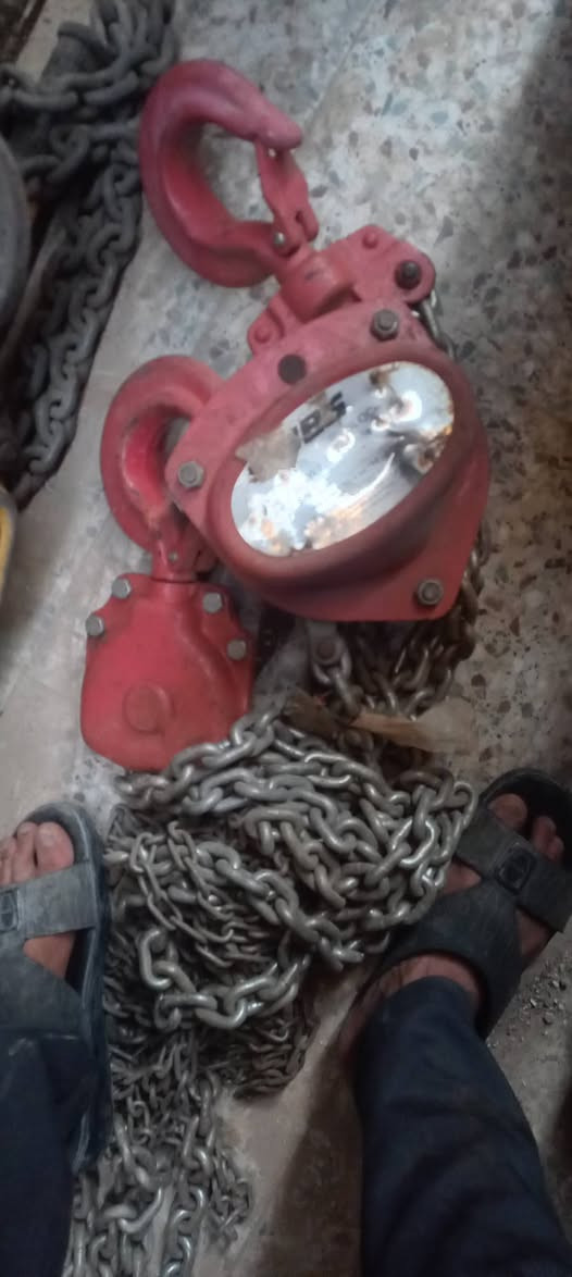 السلام عليكم للبيع بكرة رفع اسلنك 5طن سلسله طويله فولاذ G80جناكيل الرفع فولاذ ثقيل اوربيات صناعه ياباني نضيف اصلي نوعيه ثقيل العنوان النجف الاشرف ***********
